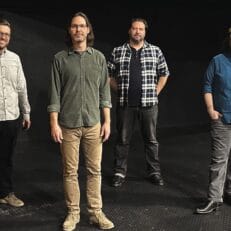 Premiere: Pert Near Sandstone Reflect on 20-Year “Pipe Dream” in New Live Video 